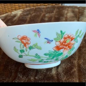 Hand Painted Canton Ware Hong Kong Porcelain Bowl‎